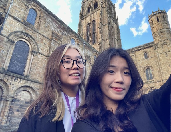 EDU壹教育學員Mandy與朋友在杜倫大學