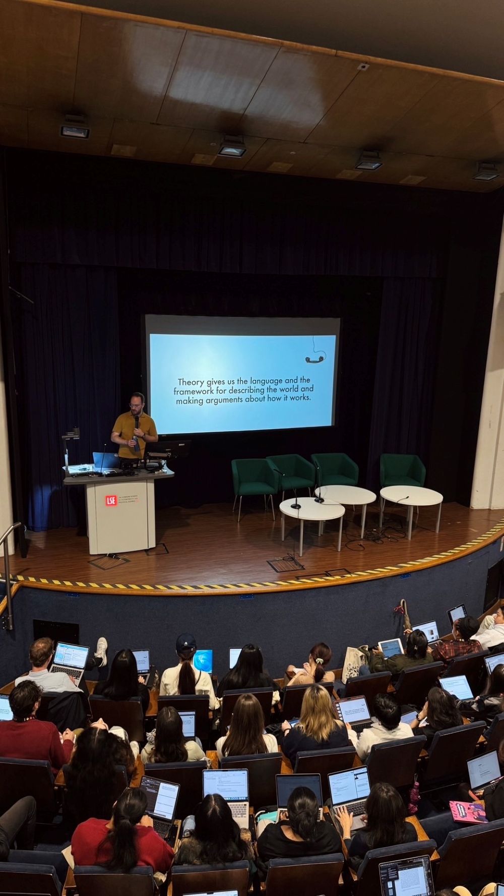 Lecture會在大教室進行