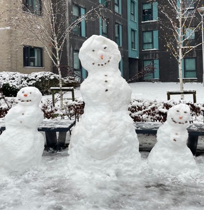 杜倫冬天戶外堆雪人